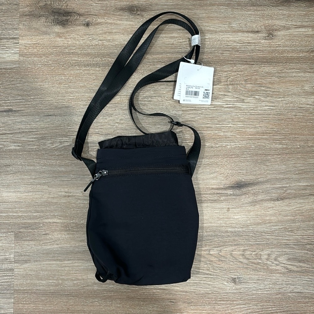 Lulu Waterbottle Crossbody NWT